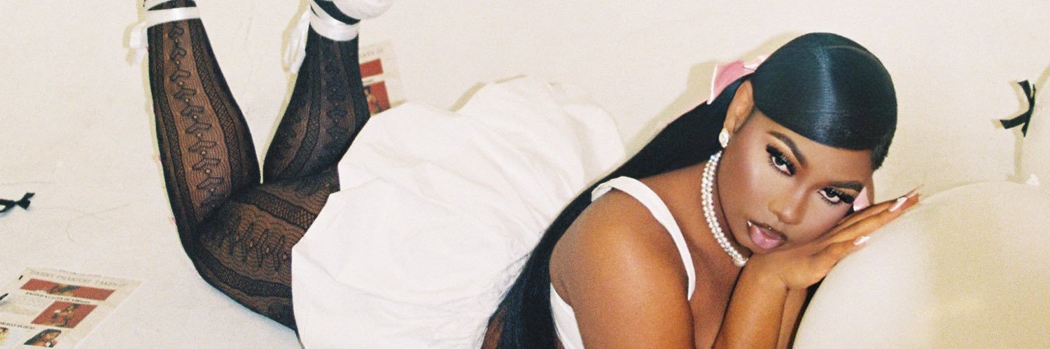 danlettee's profile banner image