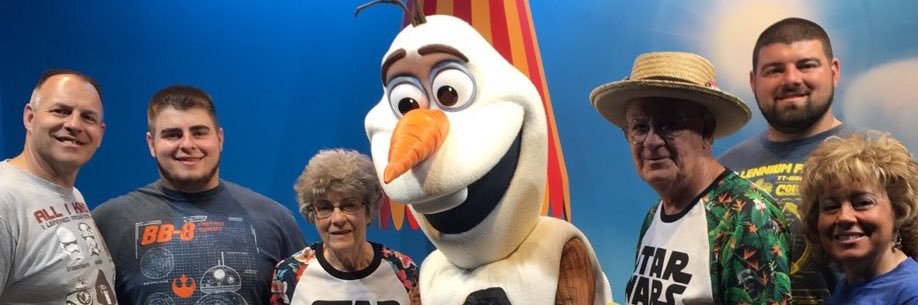 MOMMAUNK's profile banner image