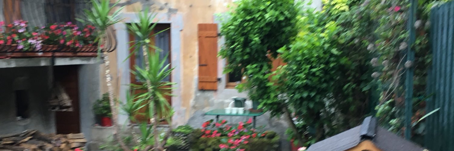 mellykumm's profile banner image