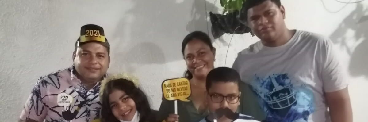 URECHECARLOS's profile banner image