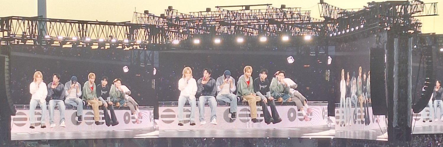 boxysmile_v's profile banner image