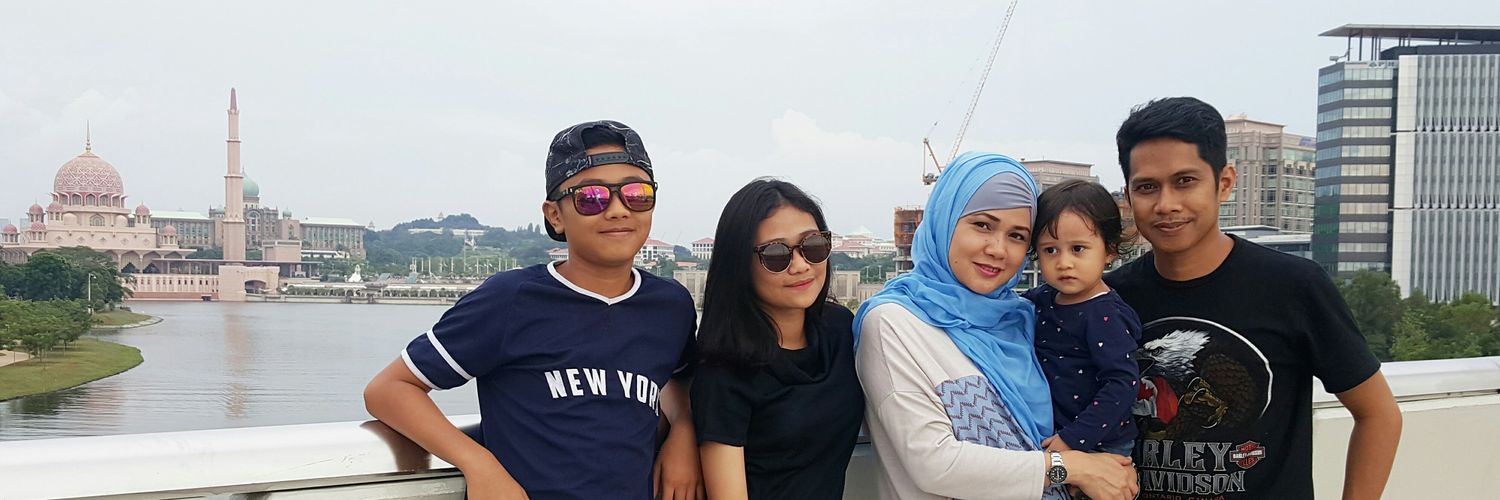 emaronie's profile banner image