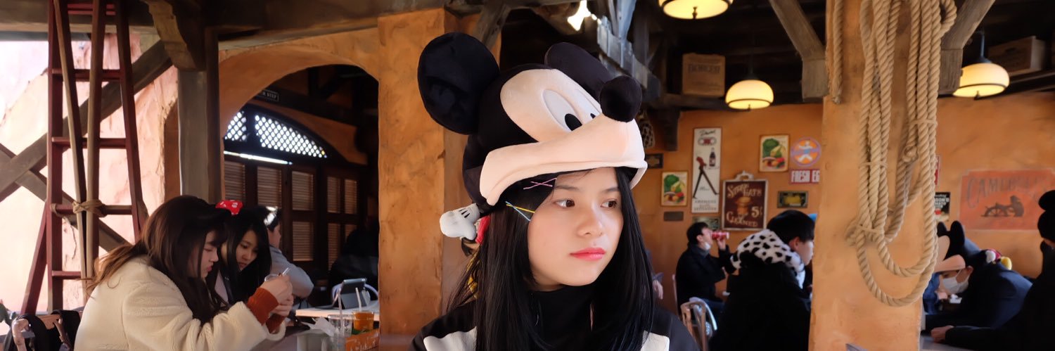 evevy24's profile banner image