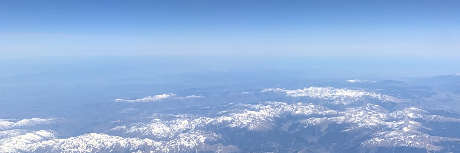 dawnie ✈️🌍💎 banner