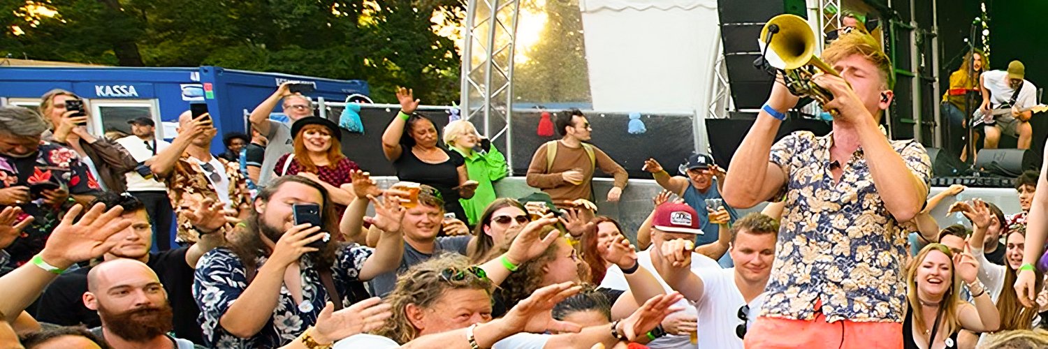 Mixtream's profile banner image