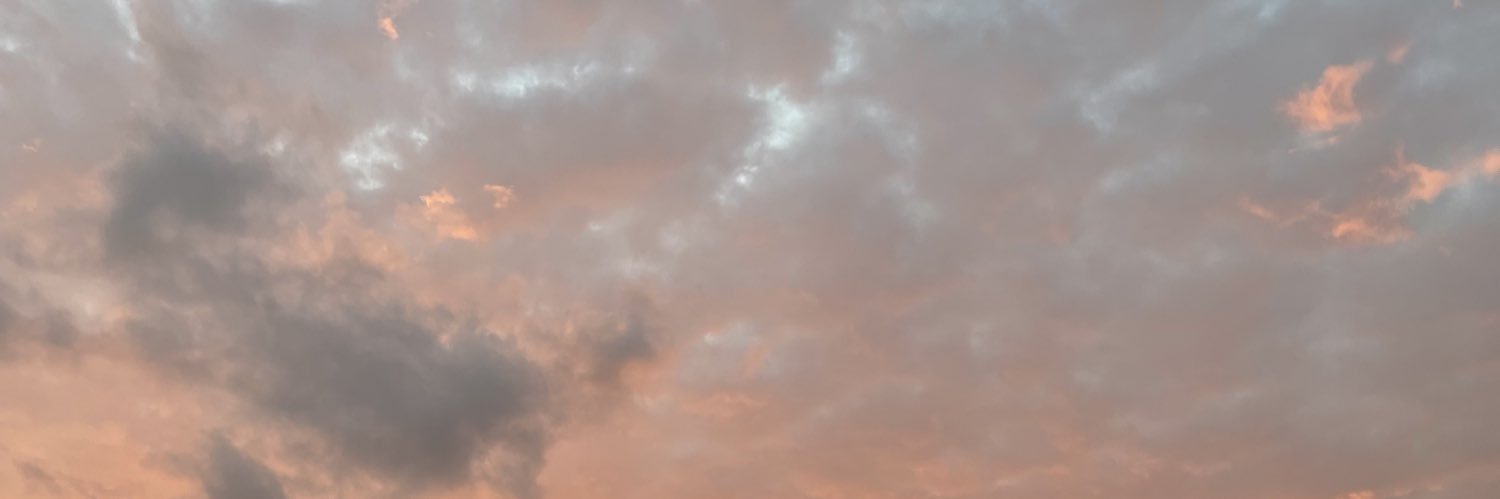 glowymari's profile banner image