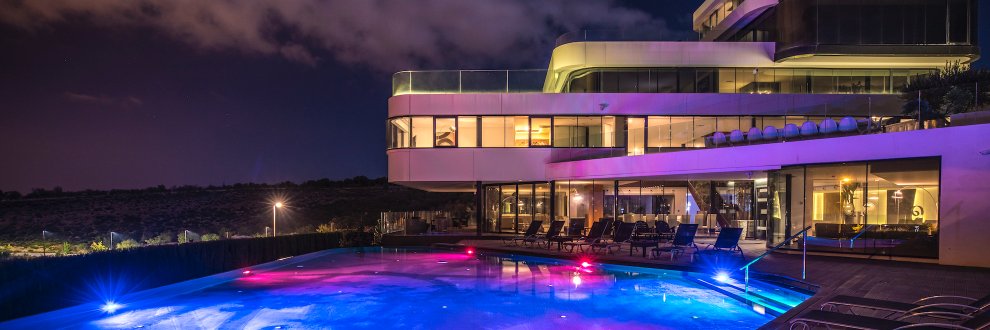 silverfieldvila's profile banner image