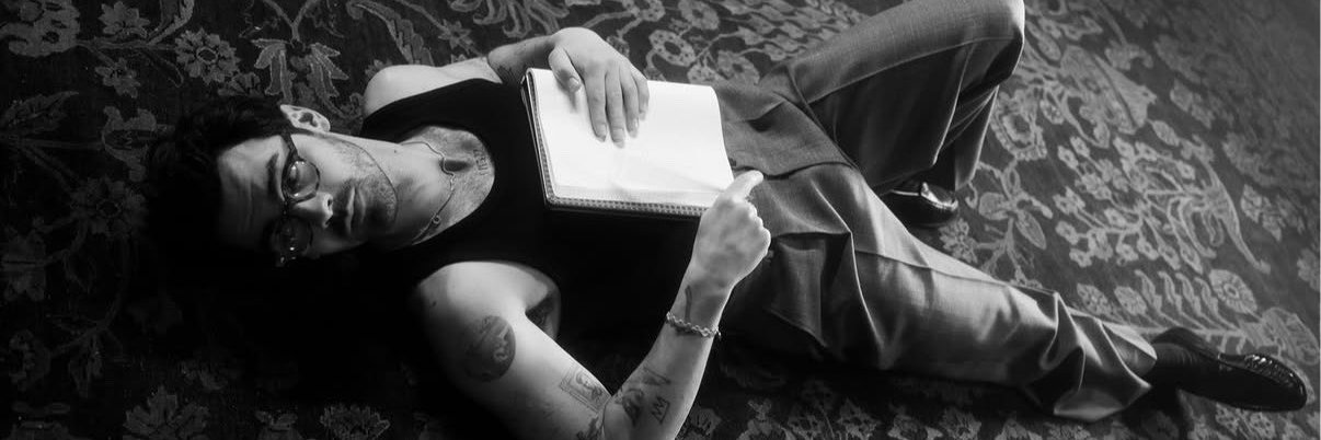 rebecacomr's profile banner image