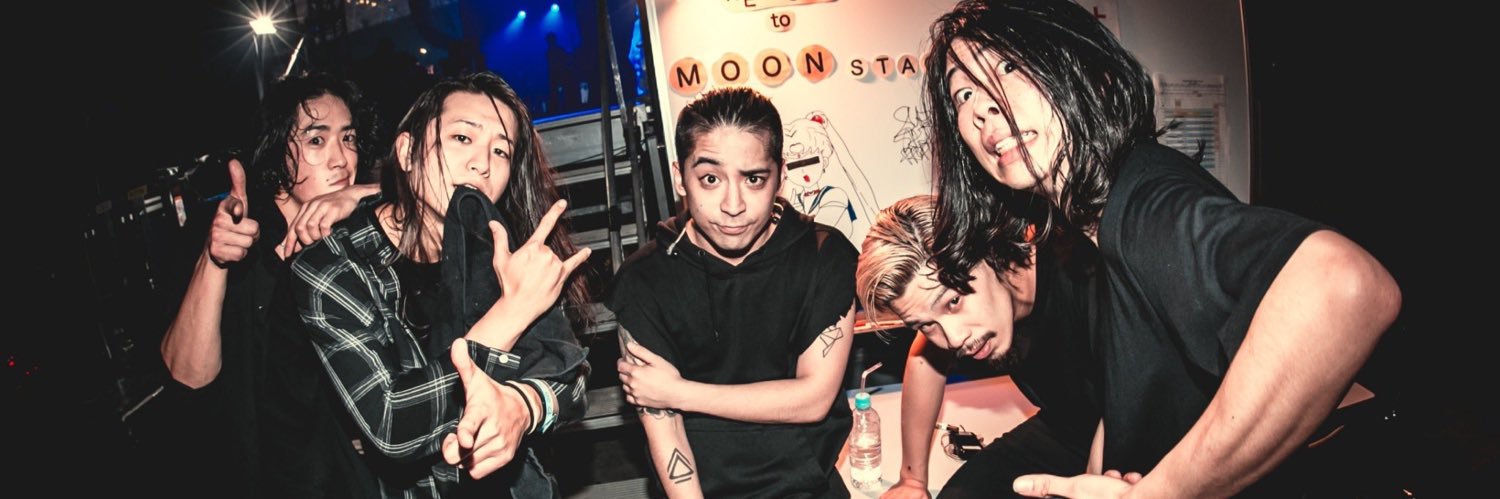 p_oyn's profile banner image