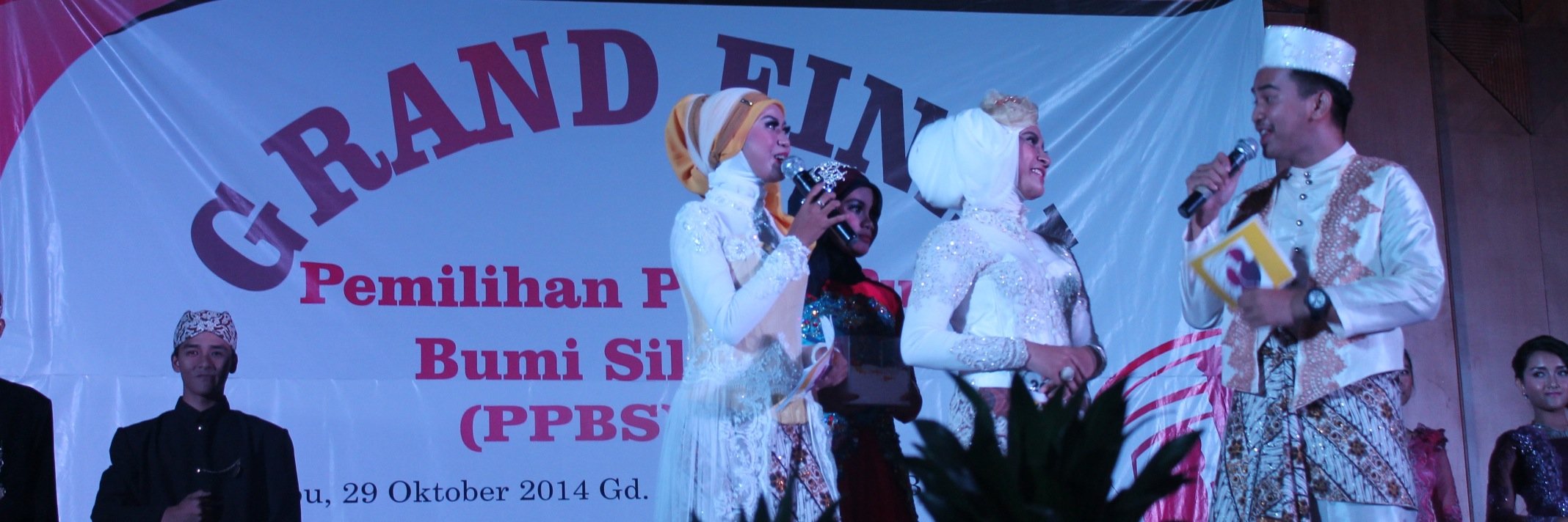 rizkaharisti's profile banner image