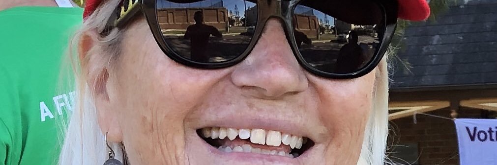 Helen Cummings🎹🎾🎸🎼🧑🏽‍🍳🐩⛱️🛌☮️🎶 banner