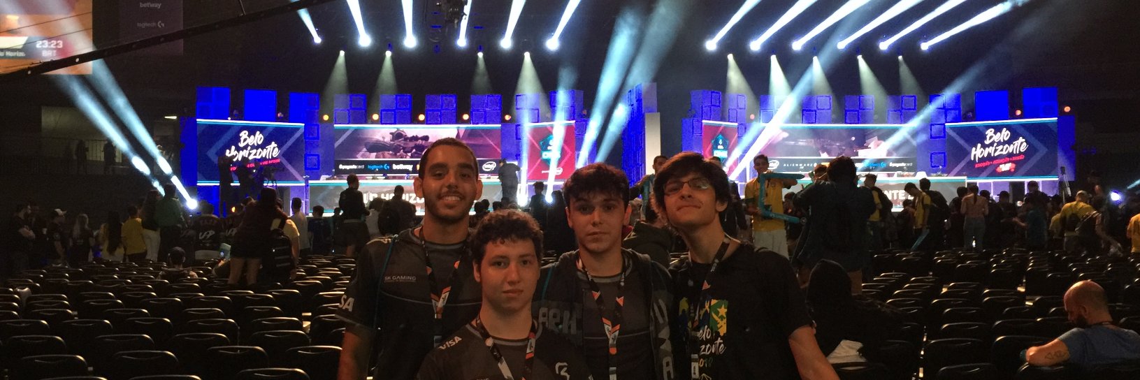 x__ViNi's profile banner image