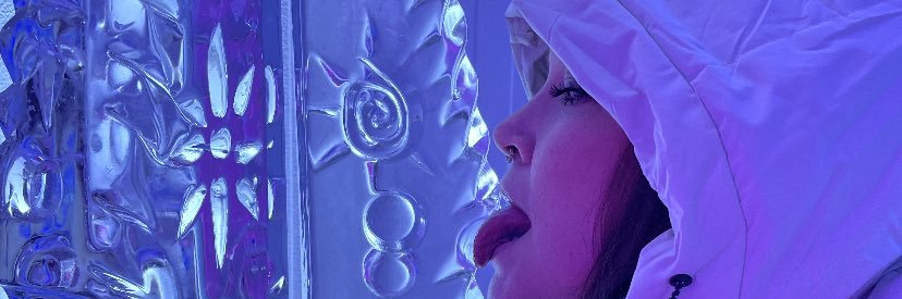 TravComer's profile banner image