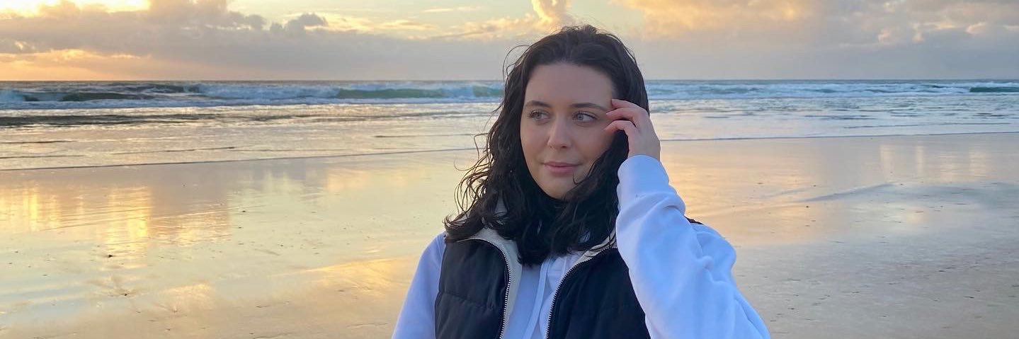 _alice_serrano_'s profile banner image