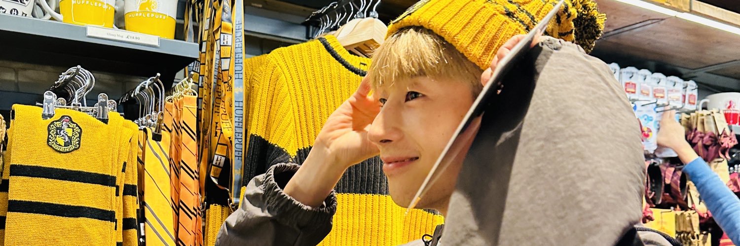 Arparat_Bee's profile banner image