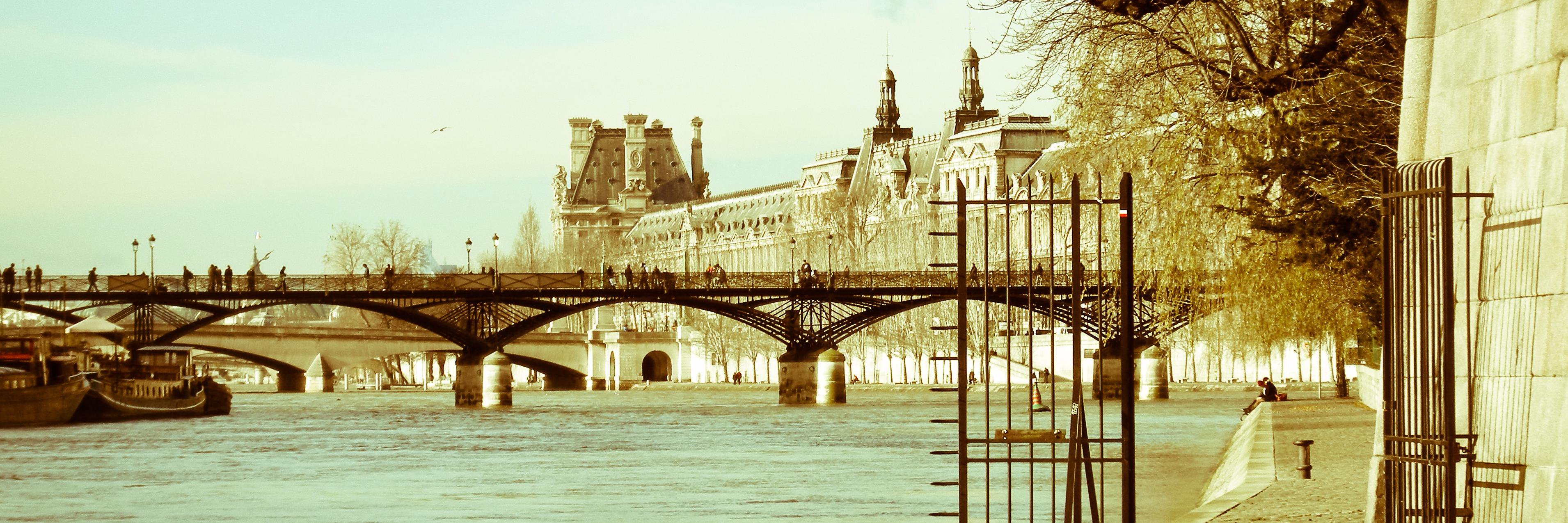 ParisWalkingMan's profile banner image