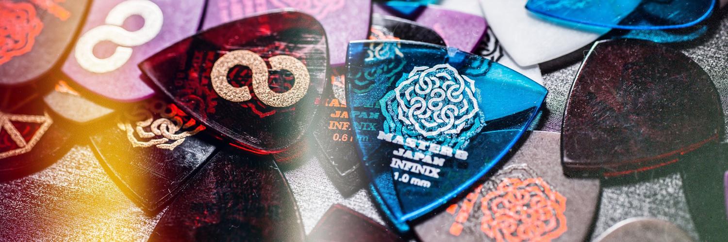 MASTER 8 JAPAN GUITAR PICKS banner