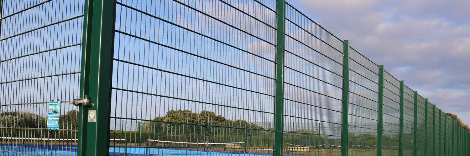 Peerless Fencing Ltd banner