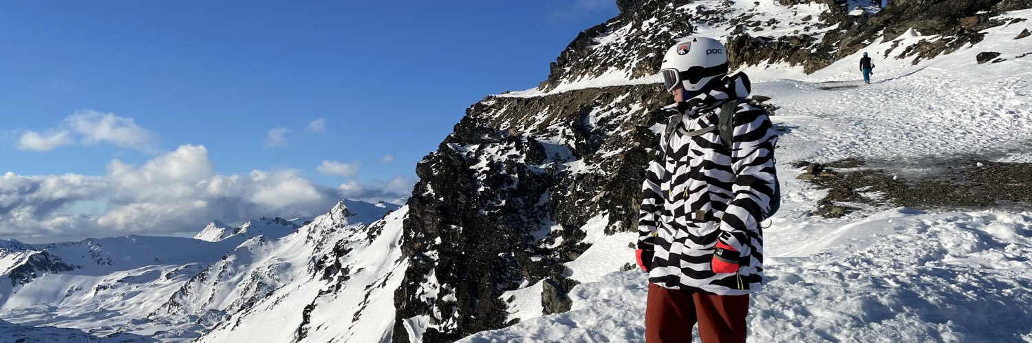 manuunoli's profile banner image