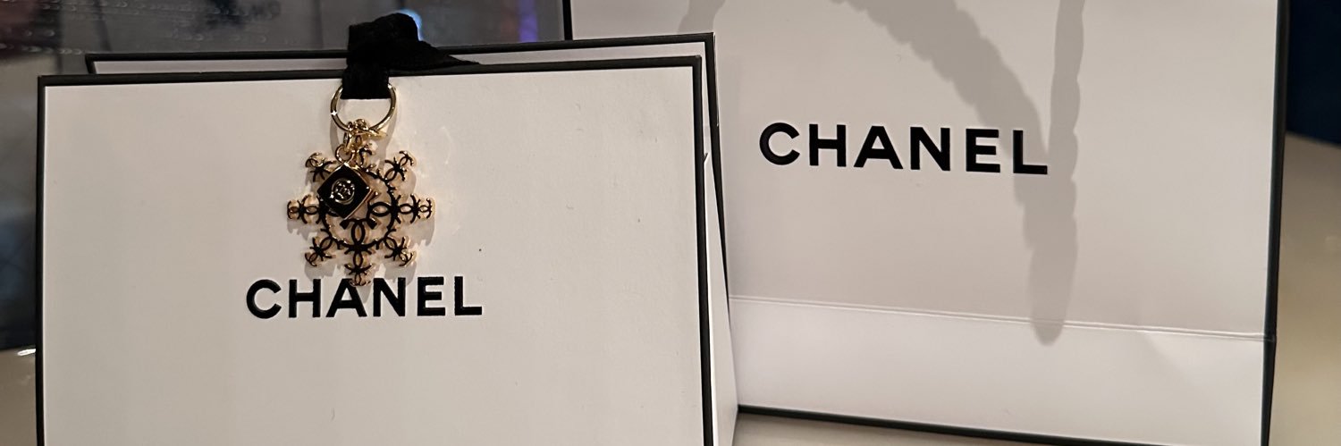 a_r_om's profile banner image