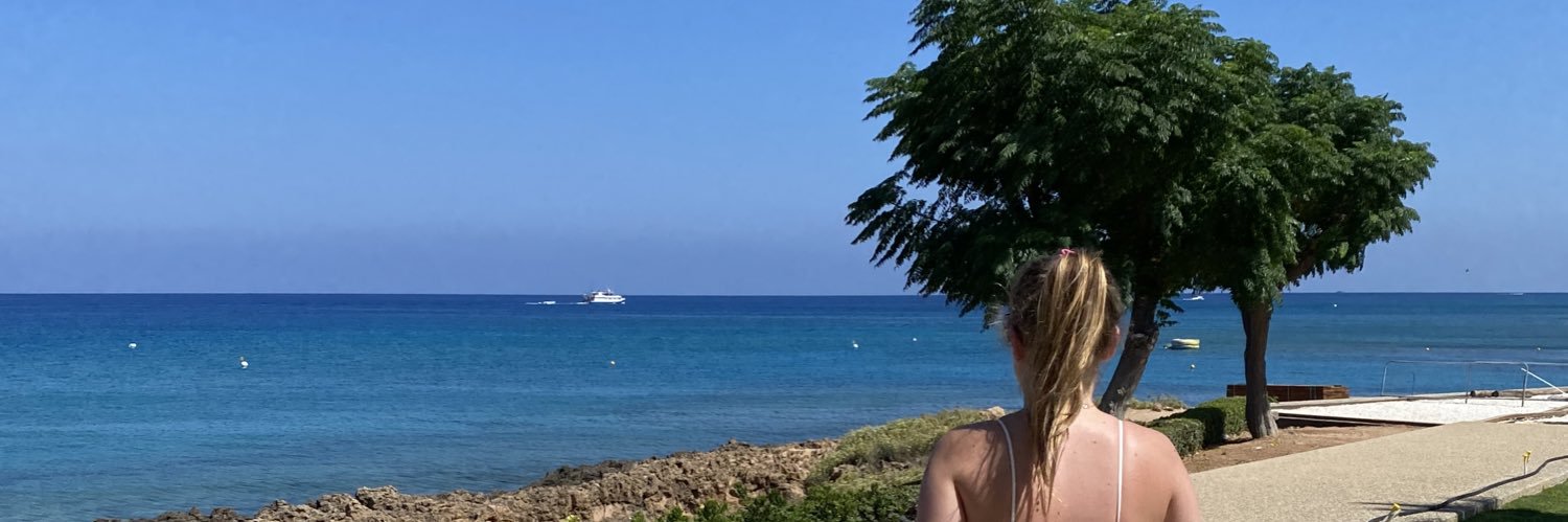 hannahleithh's profile banner image
