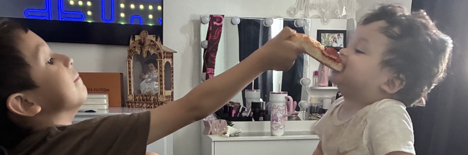 marieeez16's profile banner image