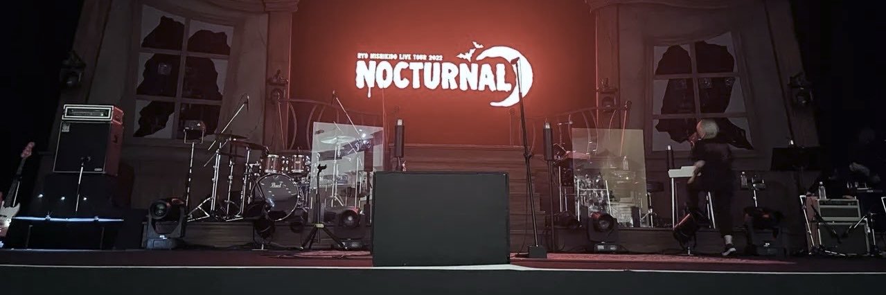 𝘮𝘪 banner