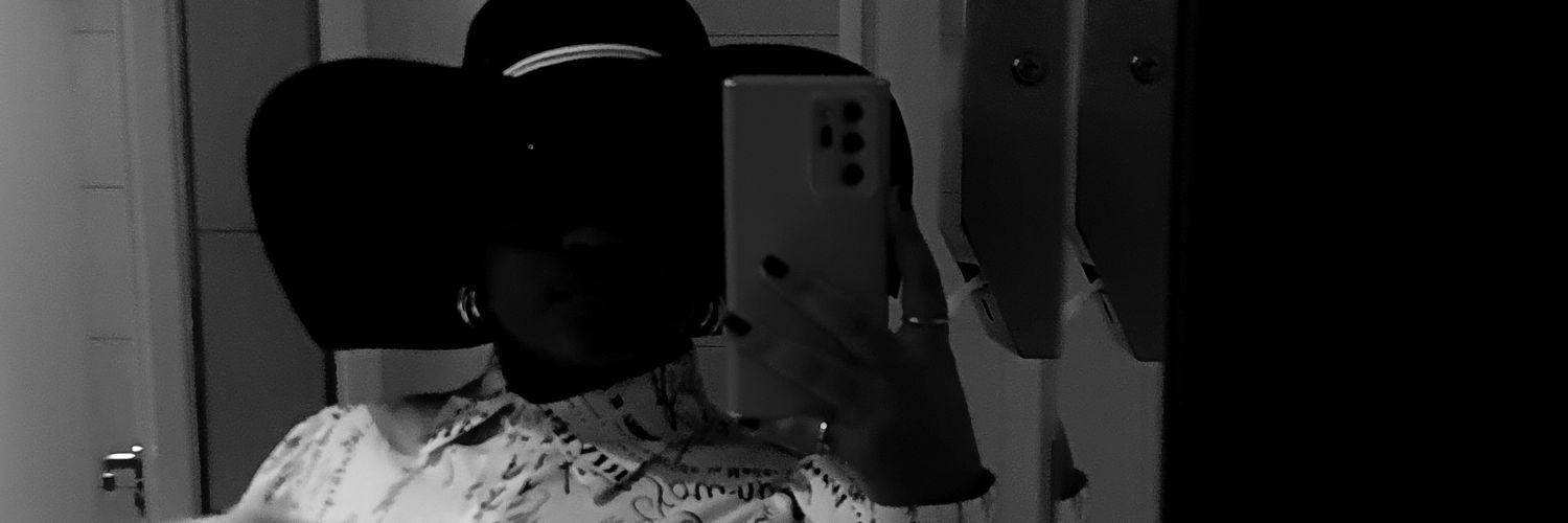 Lulee's profile banner image
