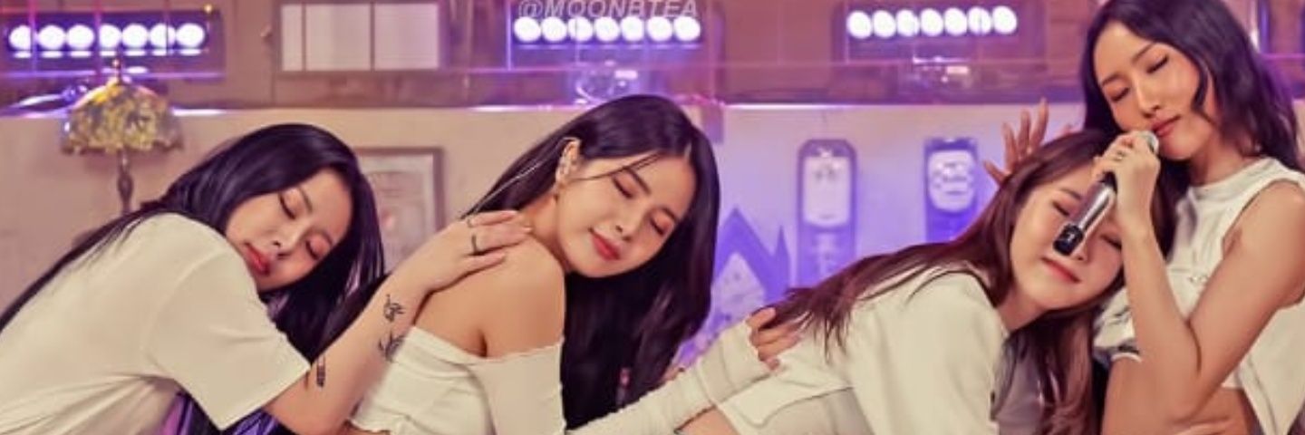 bia diniz🌼 HWASA TWIT2 banner