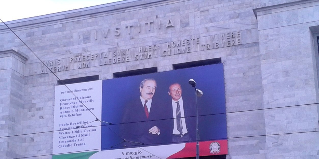 roberto leone banner
