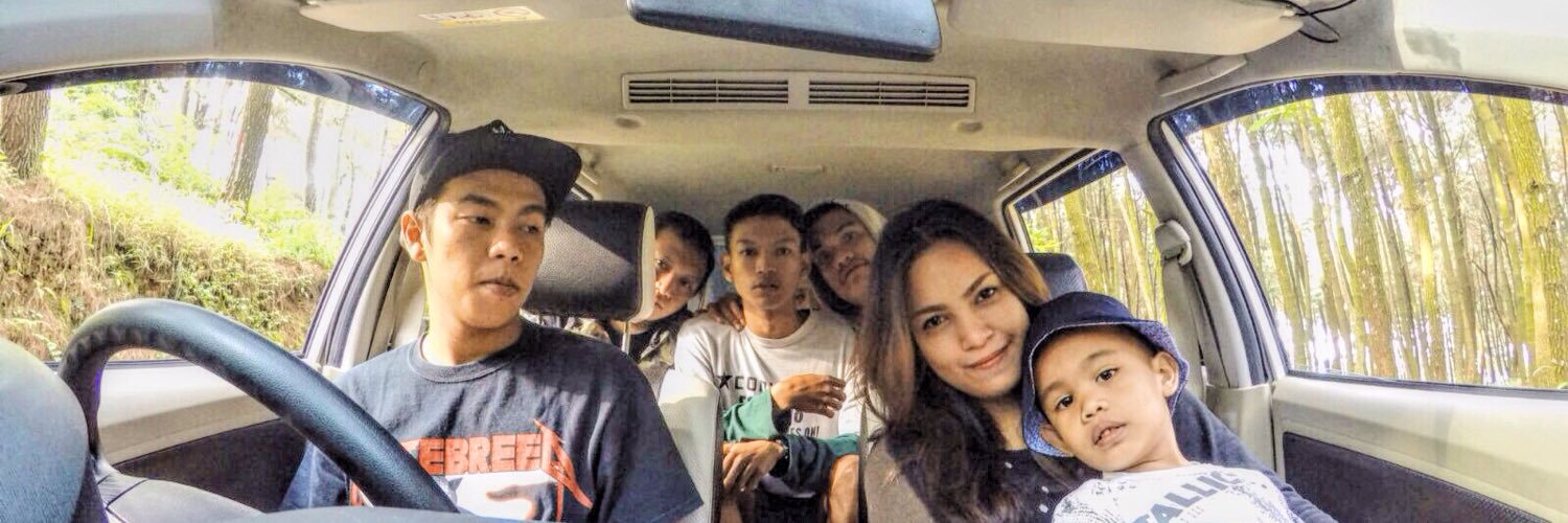 JE   ☇   PUNK banner