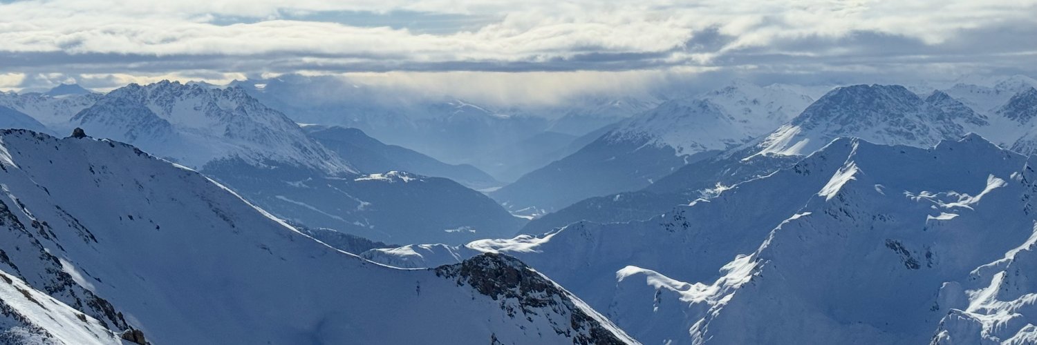 avimak's profile banner image