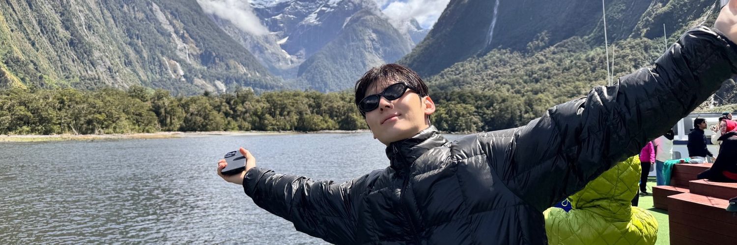 hwang minhyun banner