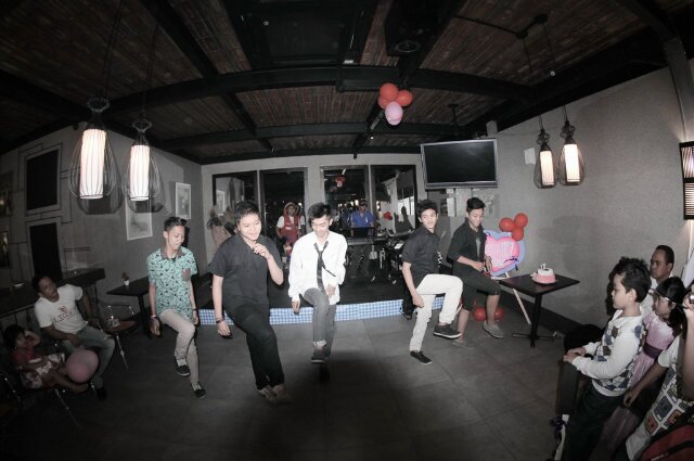 Avenger Step Crowd banner