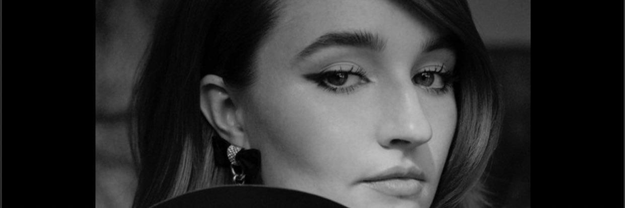 Kaitlyn Dever banner
