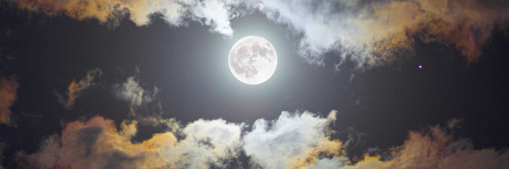 Luna banner
