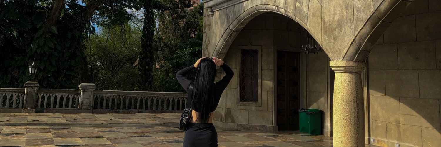 Nathalia 🌻 banner