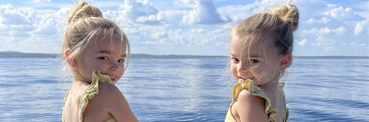Karlasines08's profile banner image