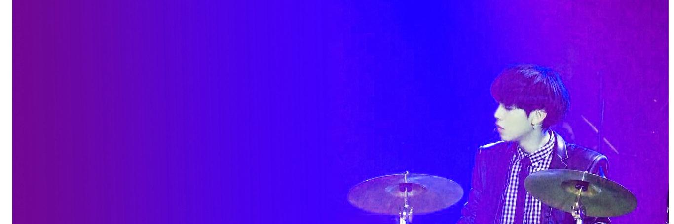 LiveUnderARock's profile banner image