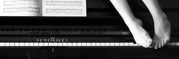 EsterClaps1 Profile Banner