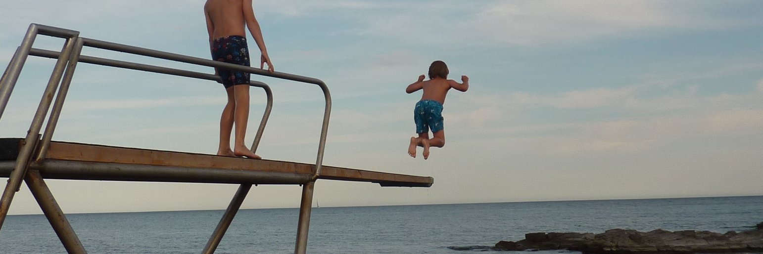 Berlïn cyclist🚴‍♂️... 💙+💛= 💚 banner
