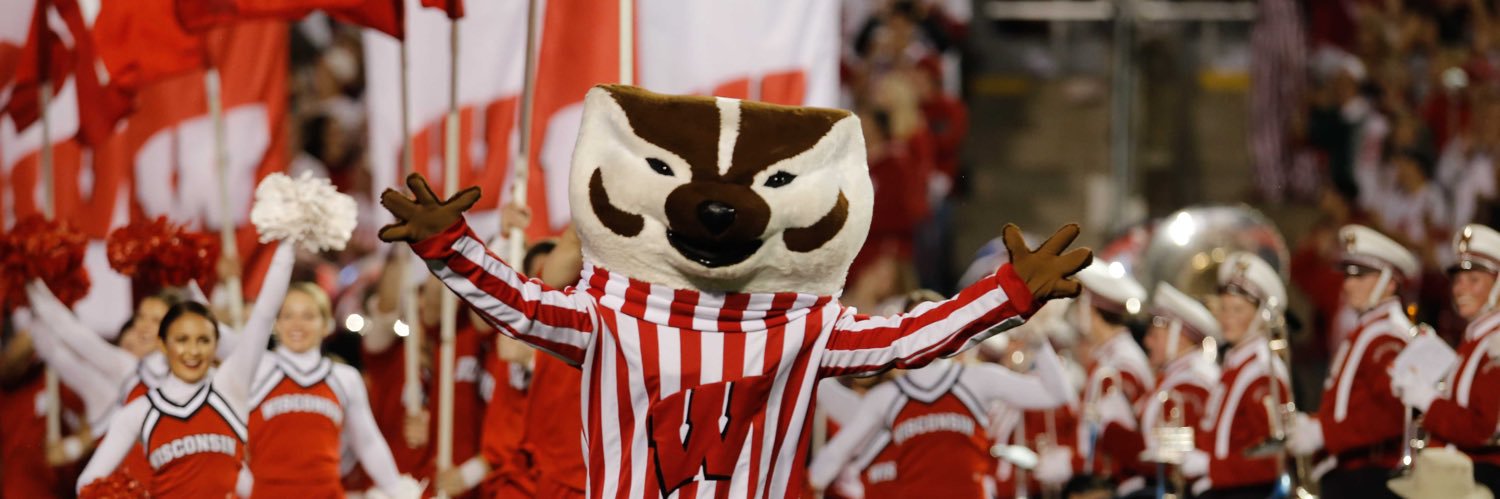 AuntieChantieKhan 🍎🗽🕊️🇮🇪🇫🇷🦡🐾😻🇺🇦💙💛 banner