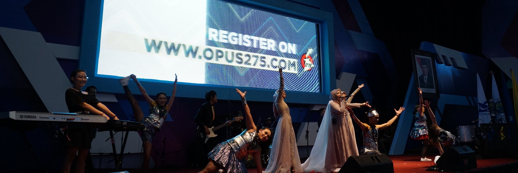 OPUS 275 | UM banner