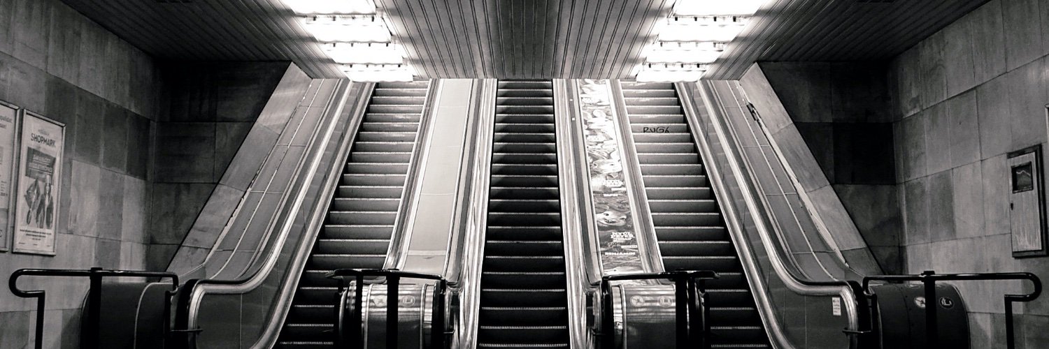 dé • banner