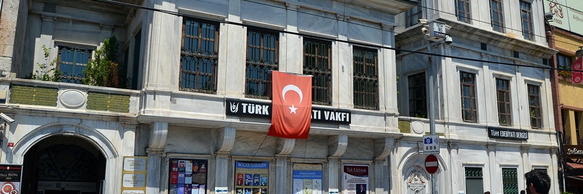 Türk Edebiyatı Vakfı banner