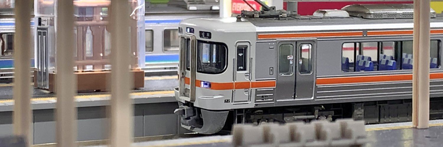 roki (੭ ᐕ)੭🐧🚃 banner