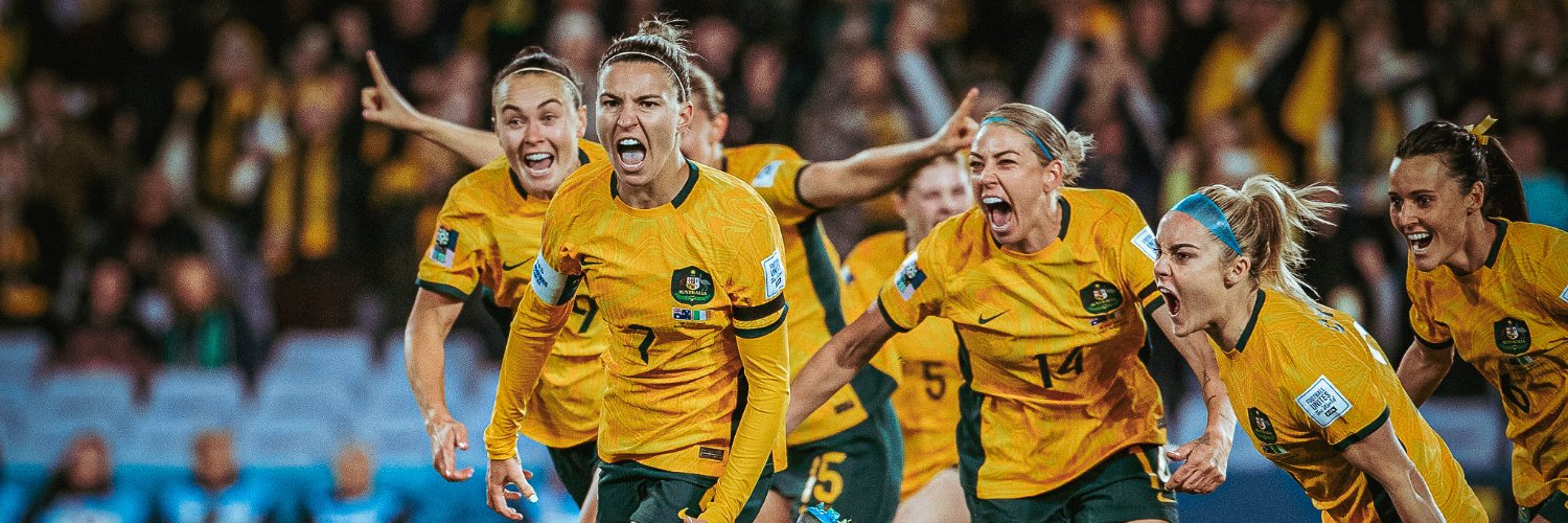 Green & Gold Army banner