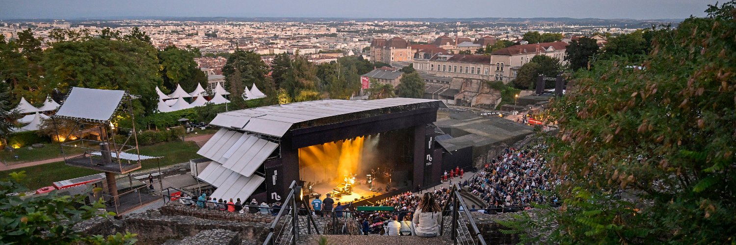 Le Progrès's banner