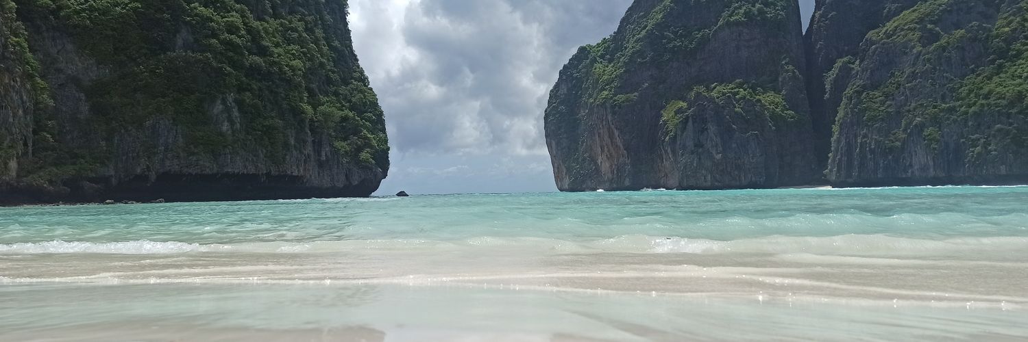 orealber's profile banner image