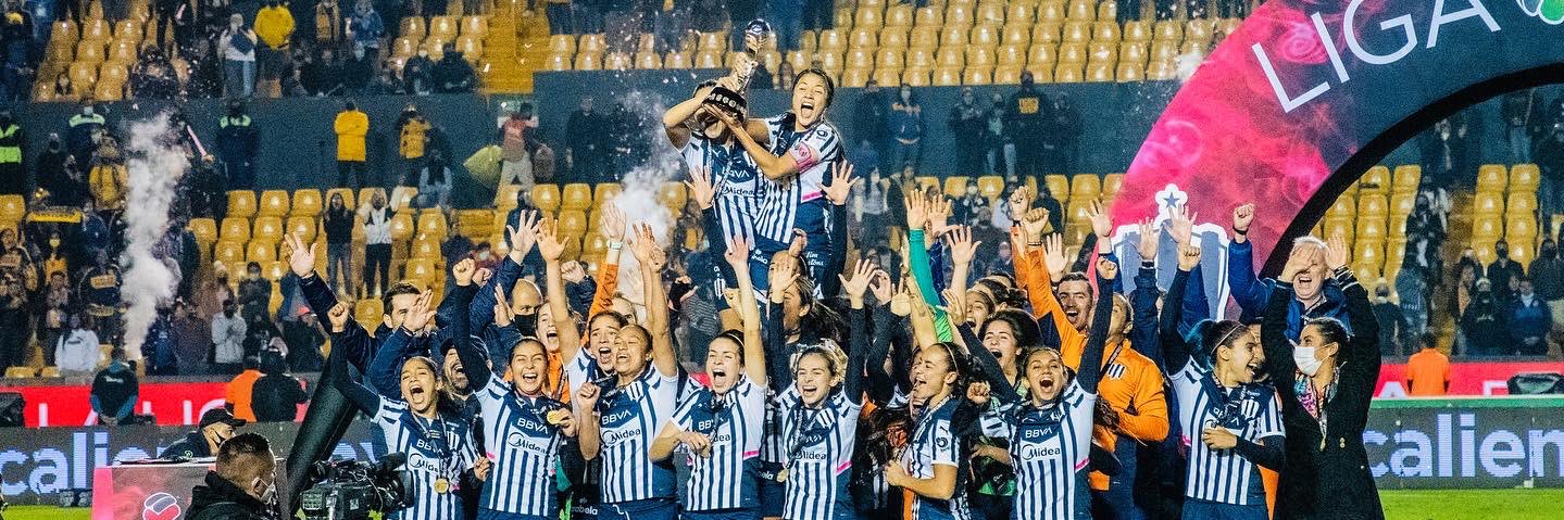 AlbaMolina_3's profile banner image